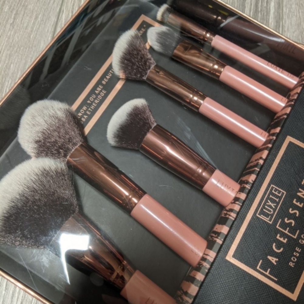 Luxie Beauty Face essential brush set - Picture 2 of 3